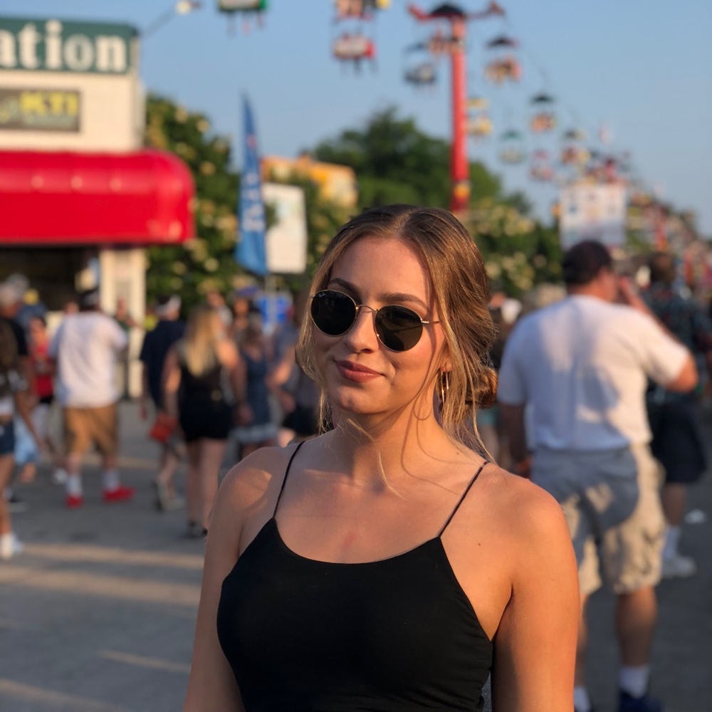 Meet your Posher, Cait